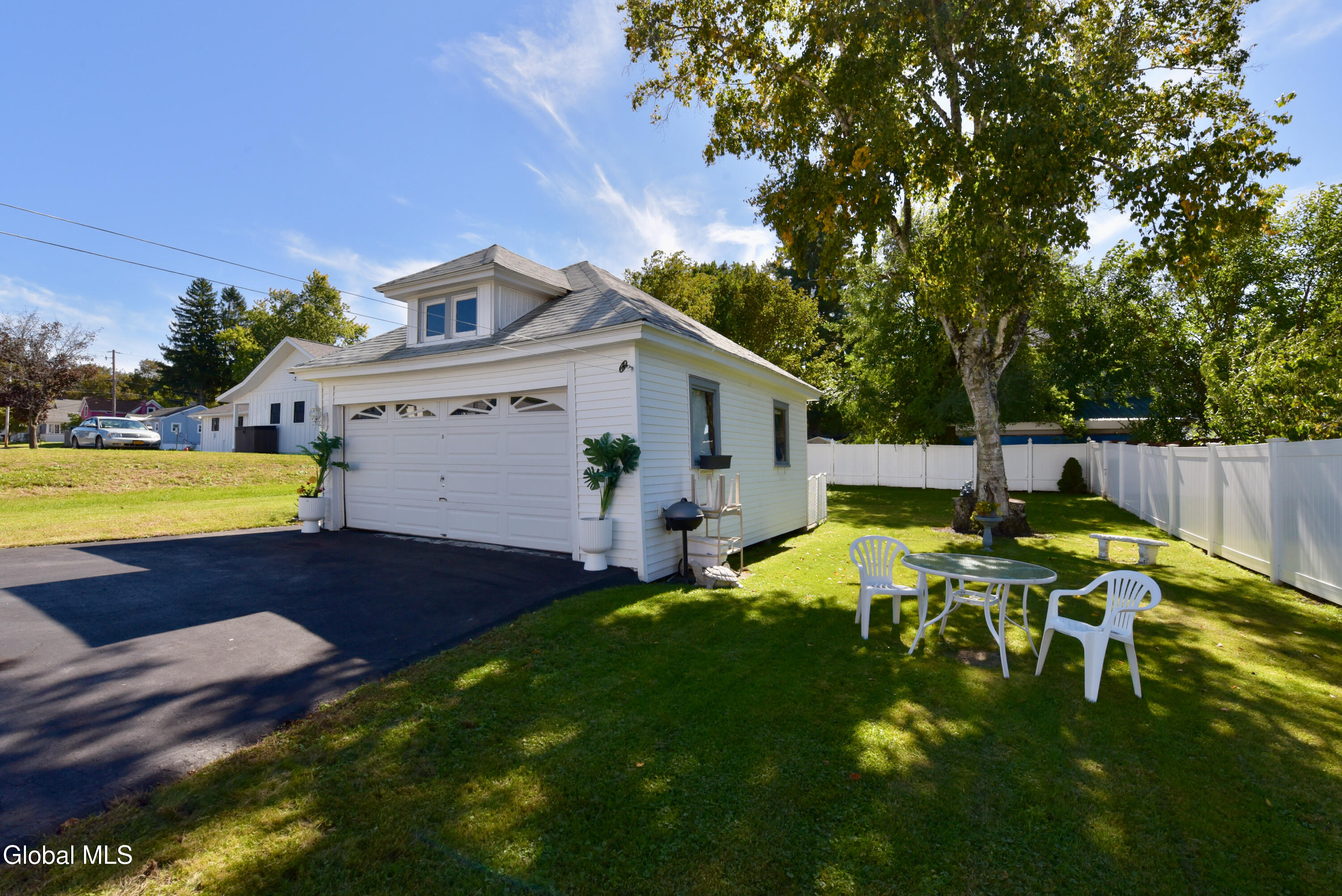 18 Grandoe Lane Gloversville NY 12078