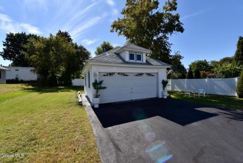 18 Grandoe Lane Gloversville NY 12078