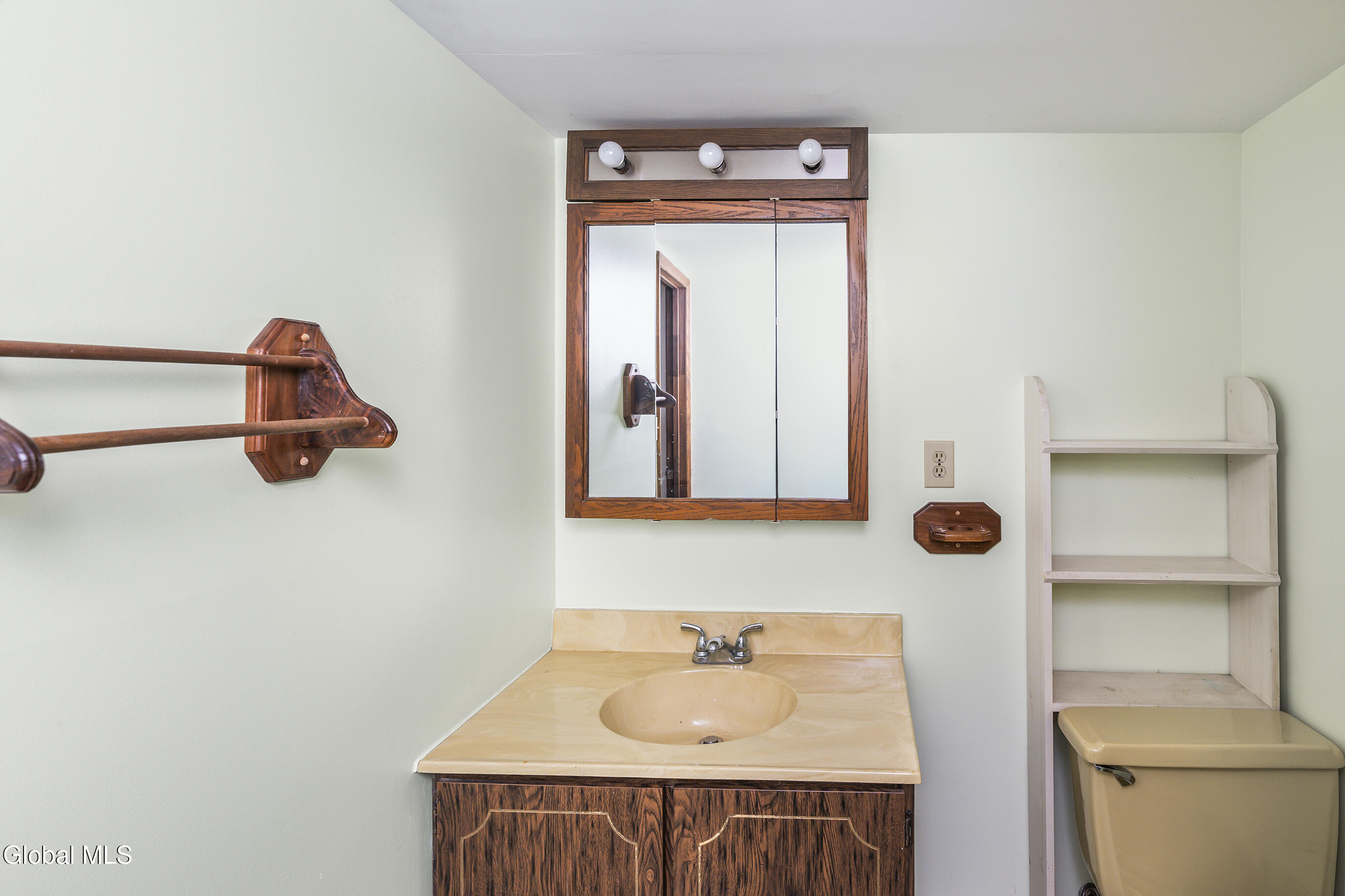 1704 Us Route 9w Selkirk NY 12158