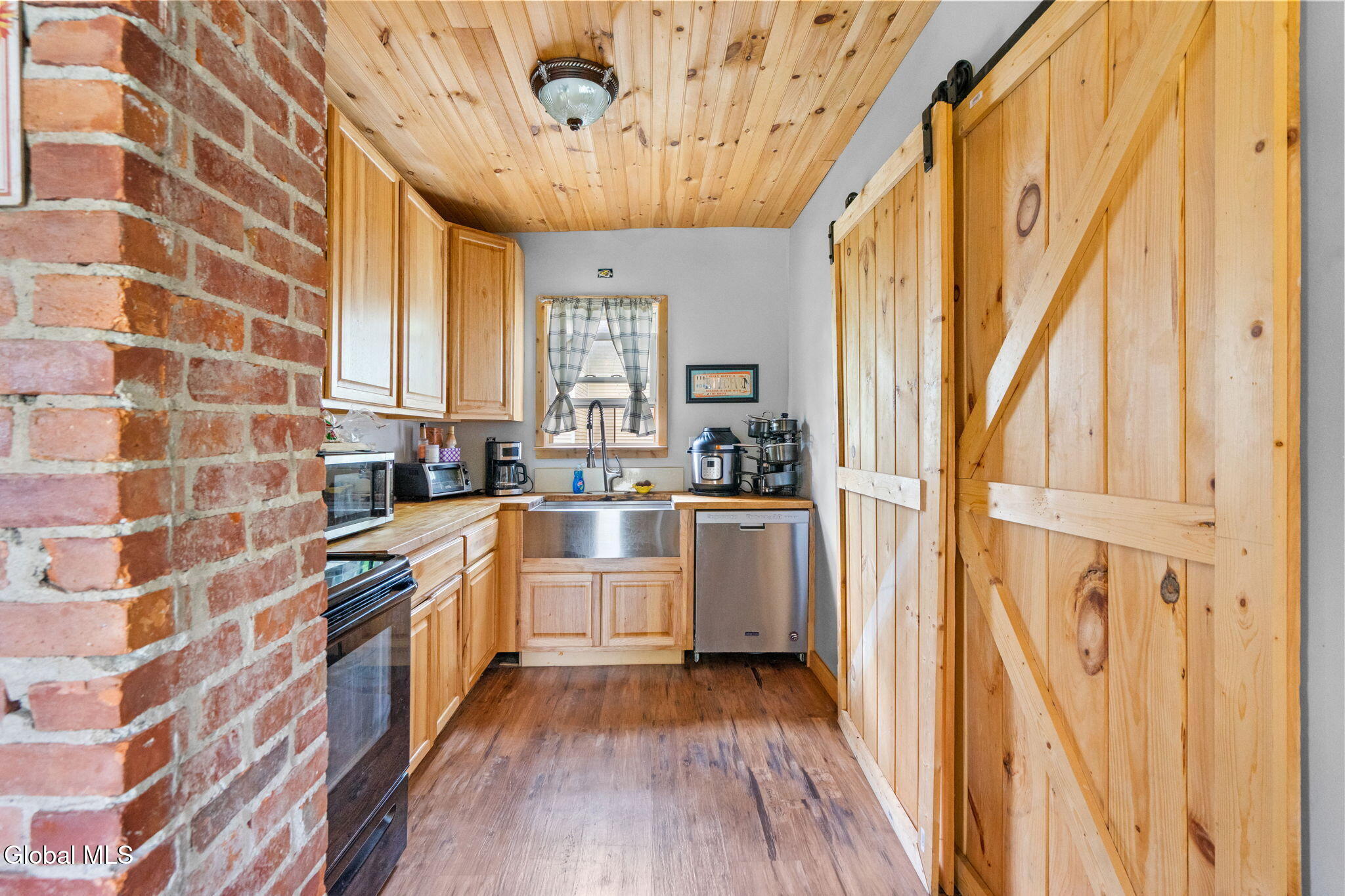 2 W 10th Avenue Gloversville NY 12078