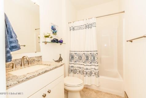 88 Lakepointe Way Saratoga Springs NY 12866