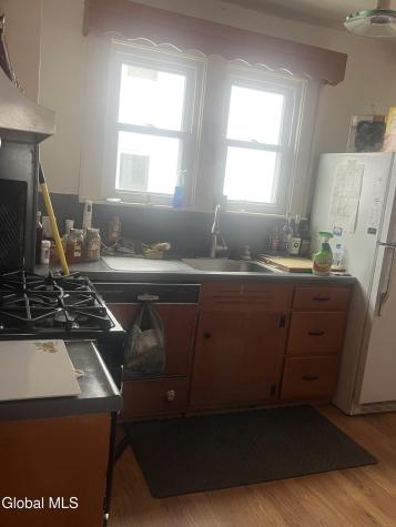 824 Dean Street Schenectady NY 12309