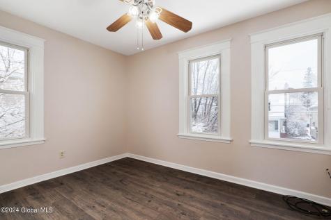 862 Thompson Street Schenectady NY 12306