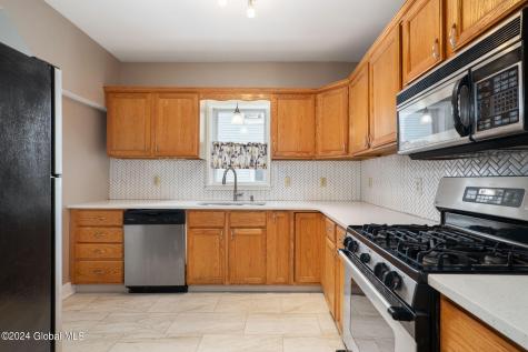 862 Thompson Street Schenectady NY 12306
