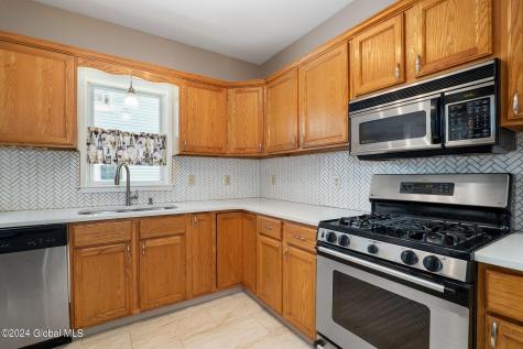 862 Thompson Street Schenectady NY 12306