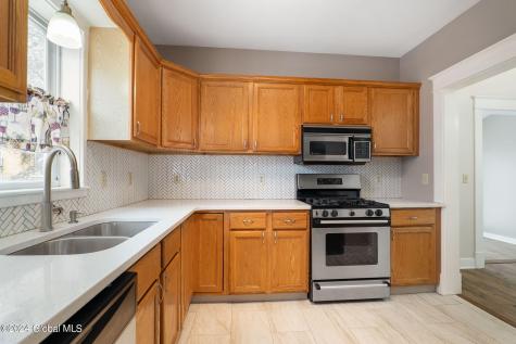 862 Thompson Street Schenectady NY 12306