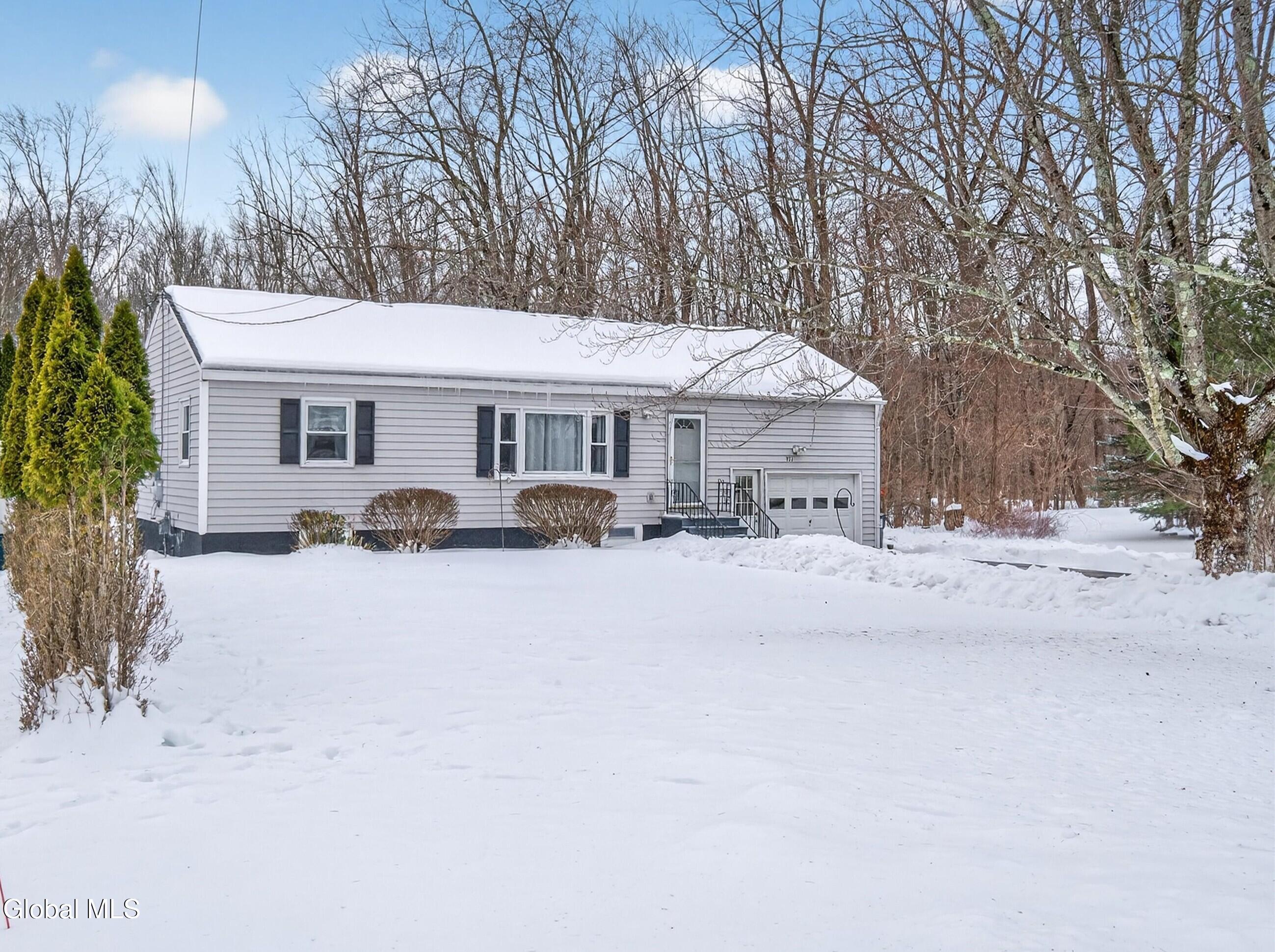 971 Kings Road Colonie NY 12303