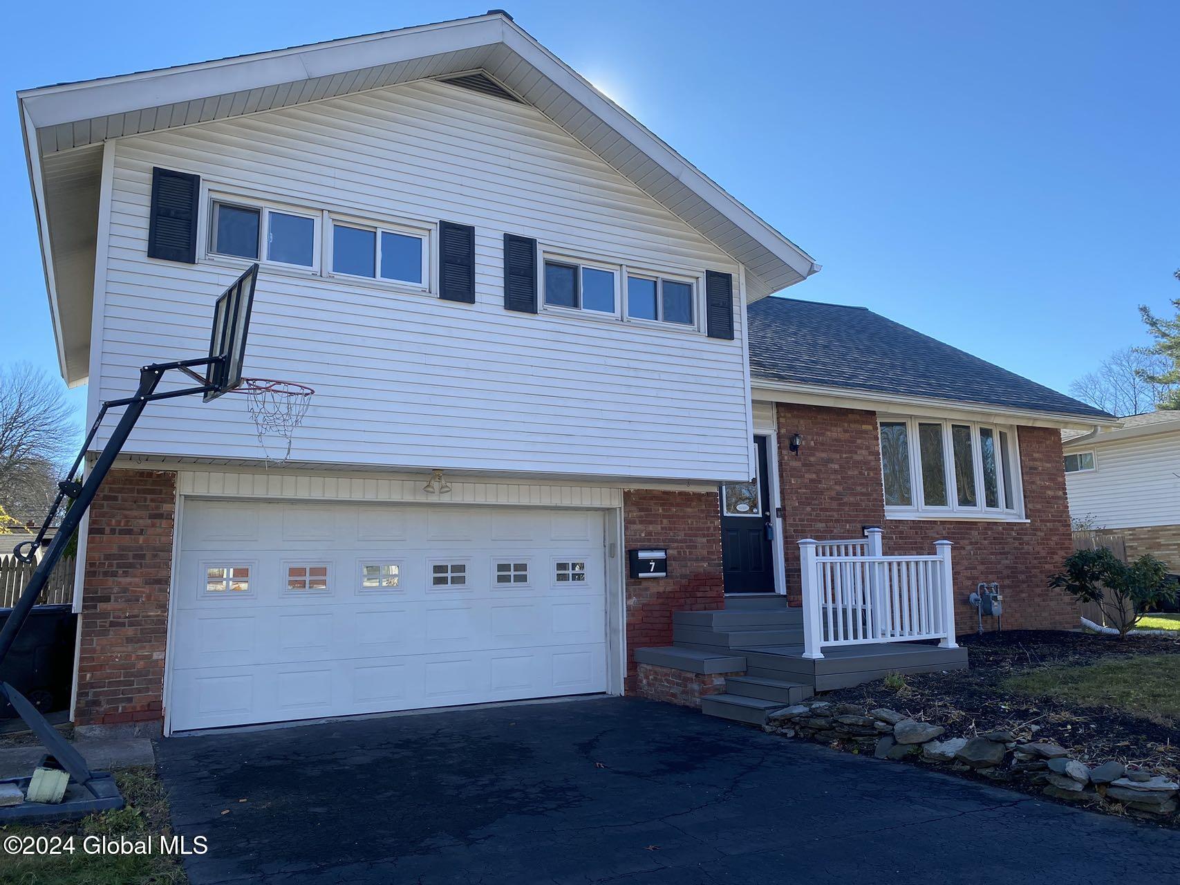 7 Hialeah Drive Colonie NY 12205