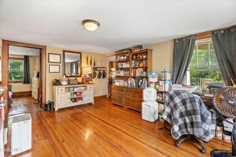 647 Saratoga Road Glenville NY 12302