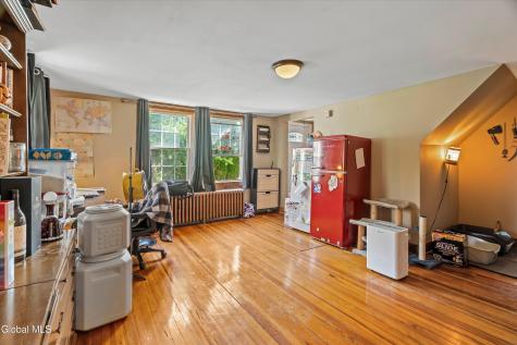 647 Saratoga Road Glenville NY 12302