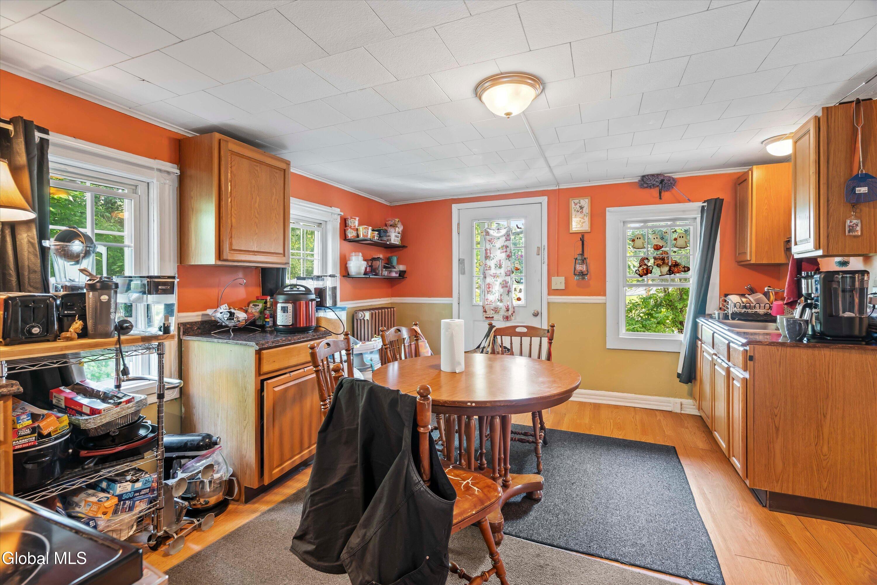 647 Saratoga Road Glenville NY 12302