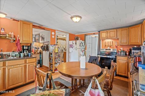 647 Saratoga Road Glenville NY 12302