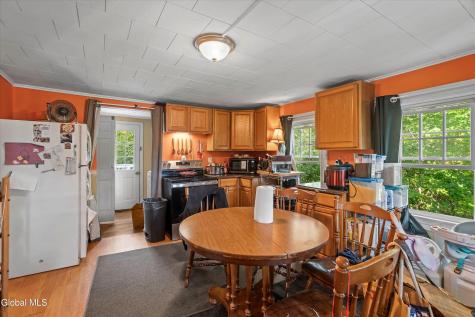 647 Saratoga Road Glenville NY 12302