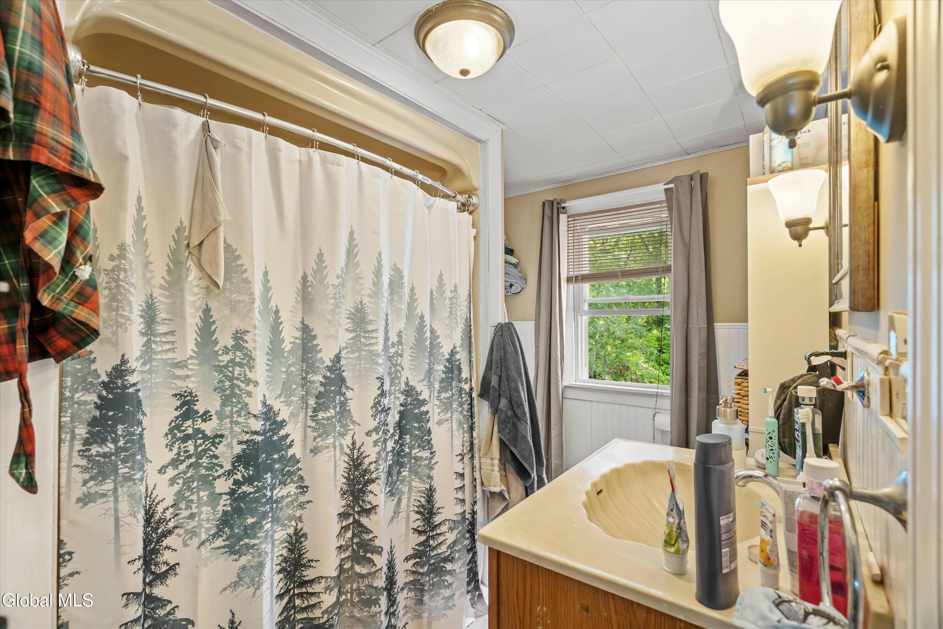 647 Saratoga Road Glenville NY 12302