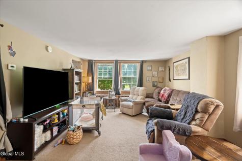 647 Saratoga Road Glenville NY 12302