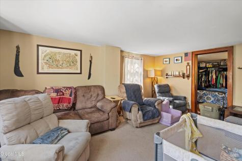 647 Saratoga Road Glenville NY 12302