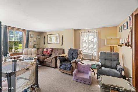 647 Saratoga Road Glenville NY 12302