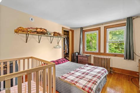 647 Saratoga Road Glenville NY 12302