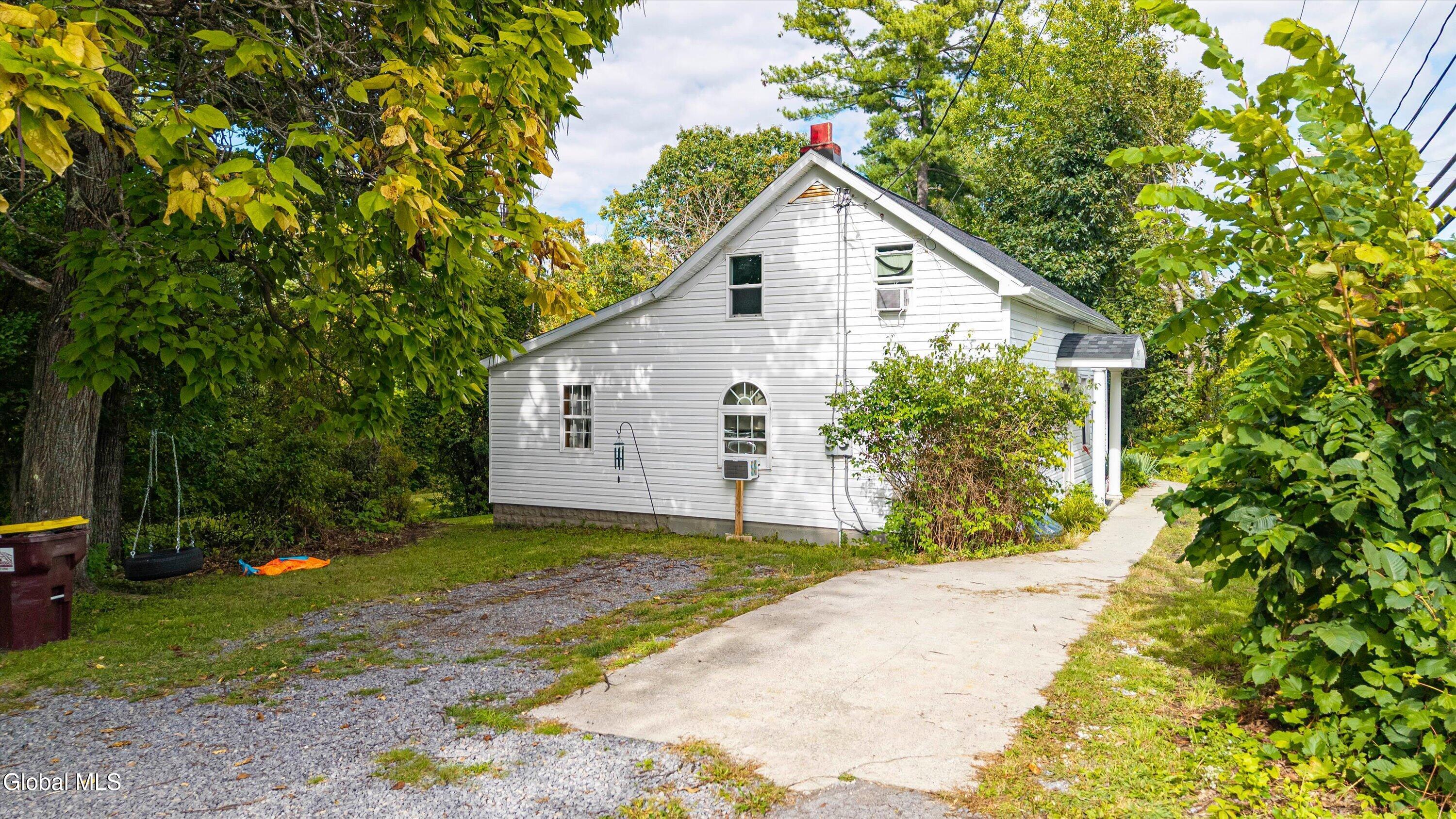 647 Saratoga Road Glenville NY 12302