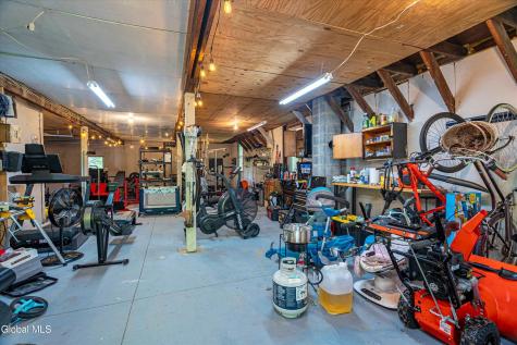 647 Saratoga Road Glenville NY 12302