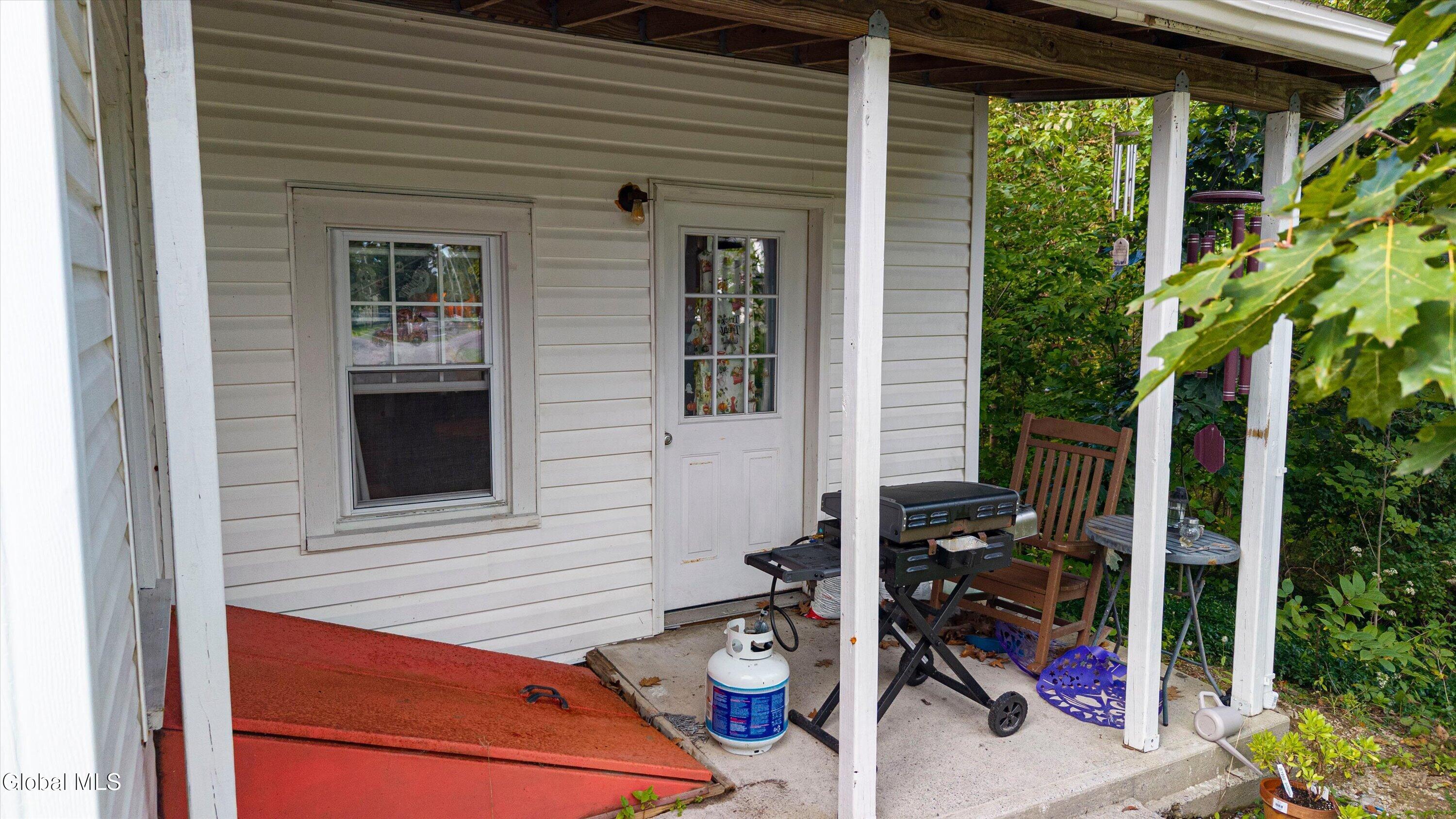 647 Saratoga Road Glenville NY 12302