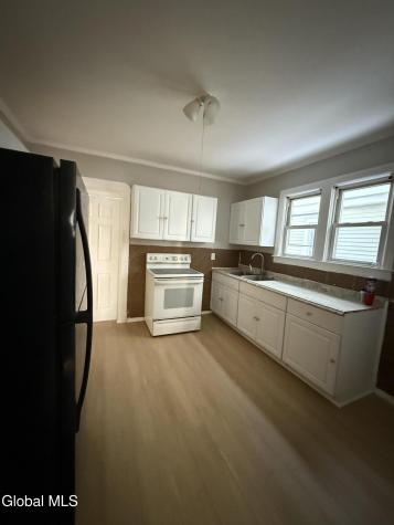 32 Elm Street Schenectady NY 12304