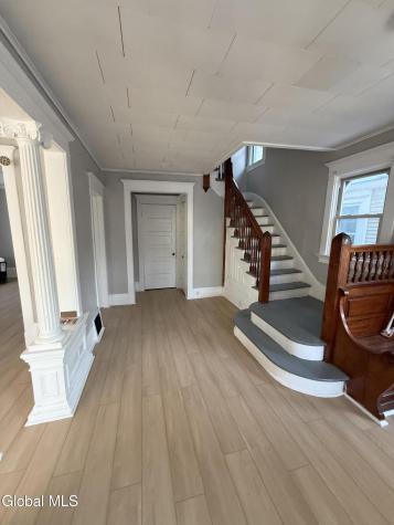 32 Elm Street Schenectady NY 12304