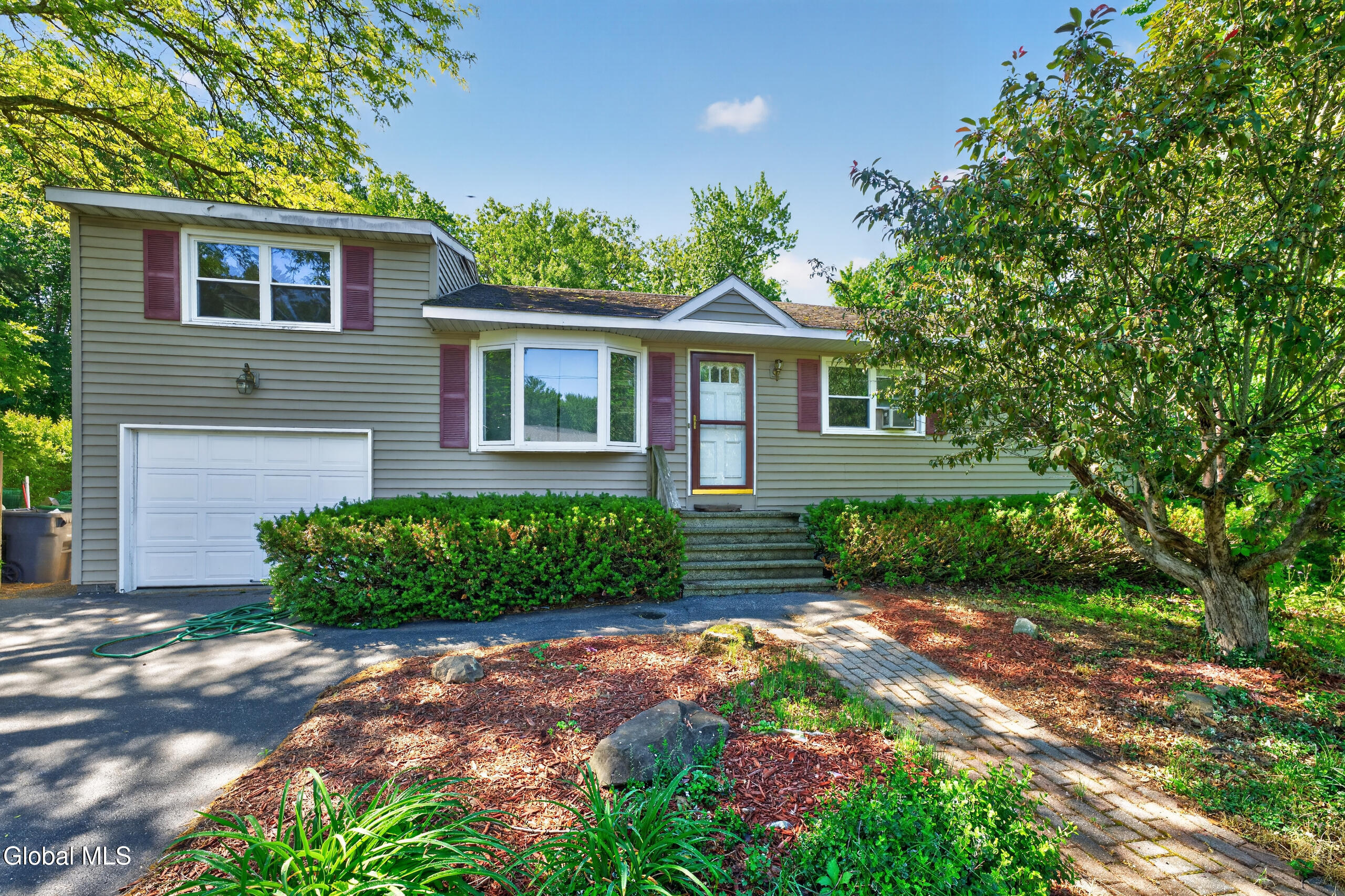 9 Chesebro Drive Schenectady NY 12309