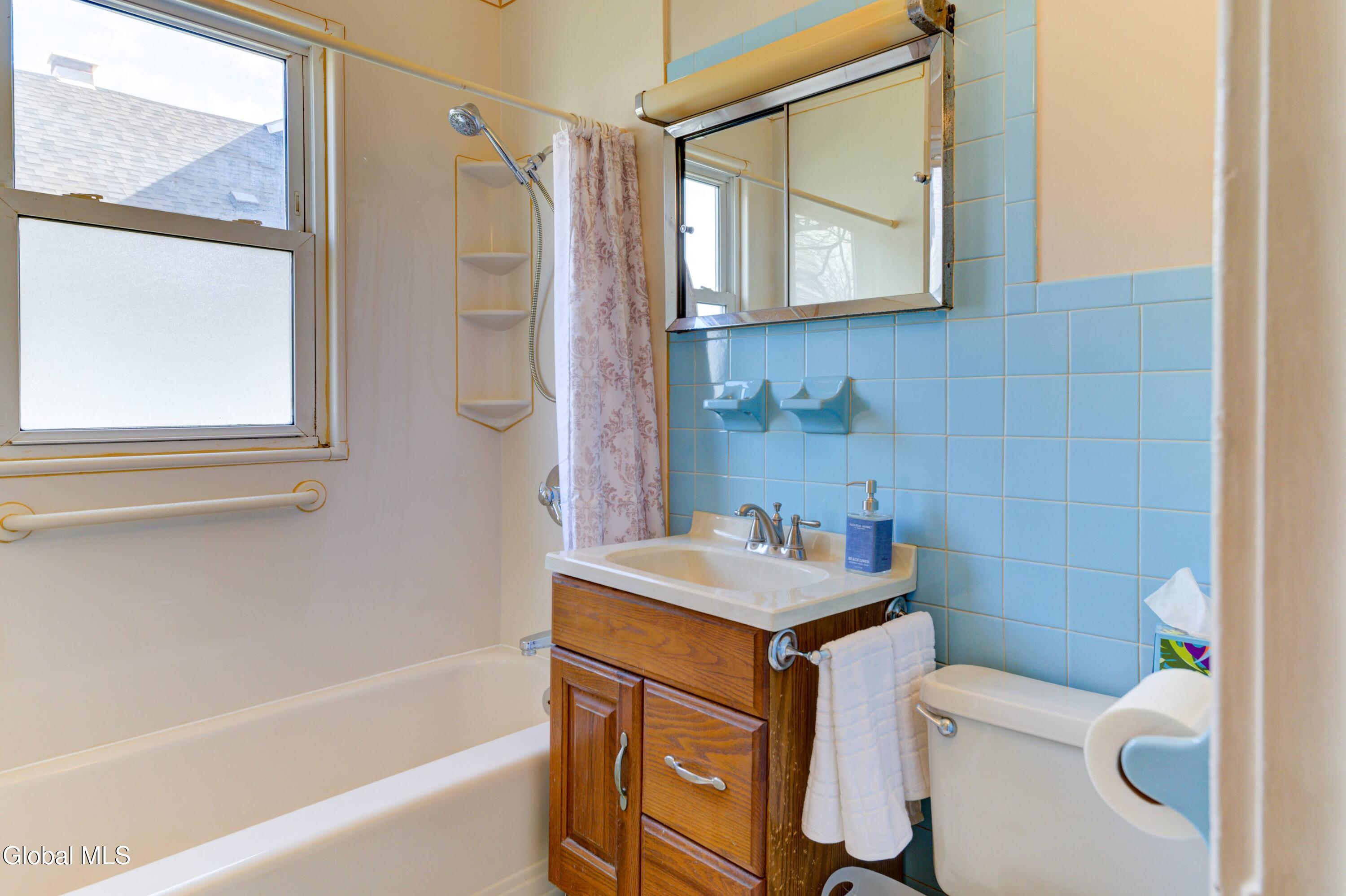 1162 S Country Club Drive Niskayuna NY 12309