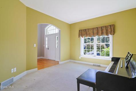 10 Darren's Way Albany NY 12205