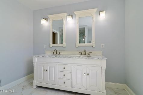 10 Darren's Way Albany NY 12205