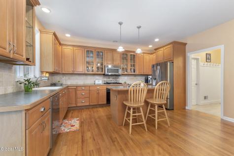 2 Huntington Court Saratoga Springs NY 12866