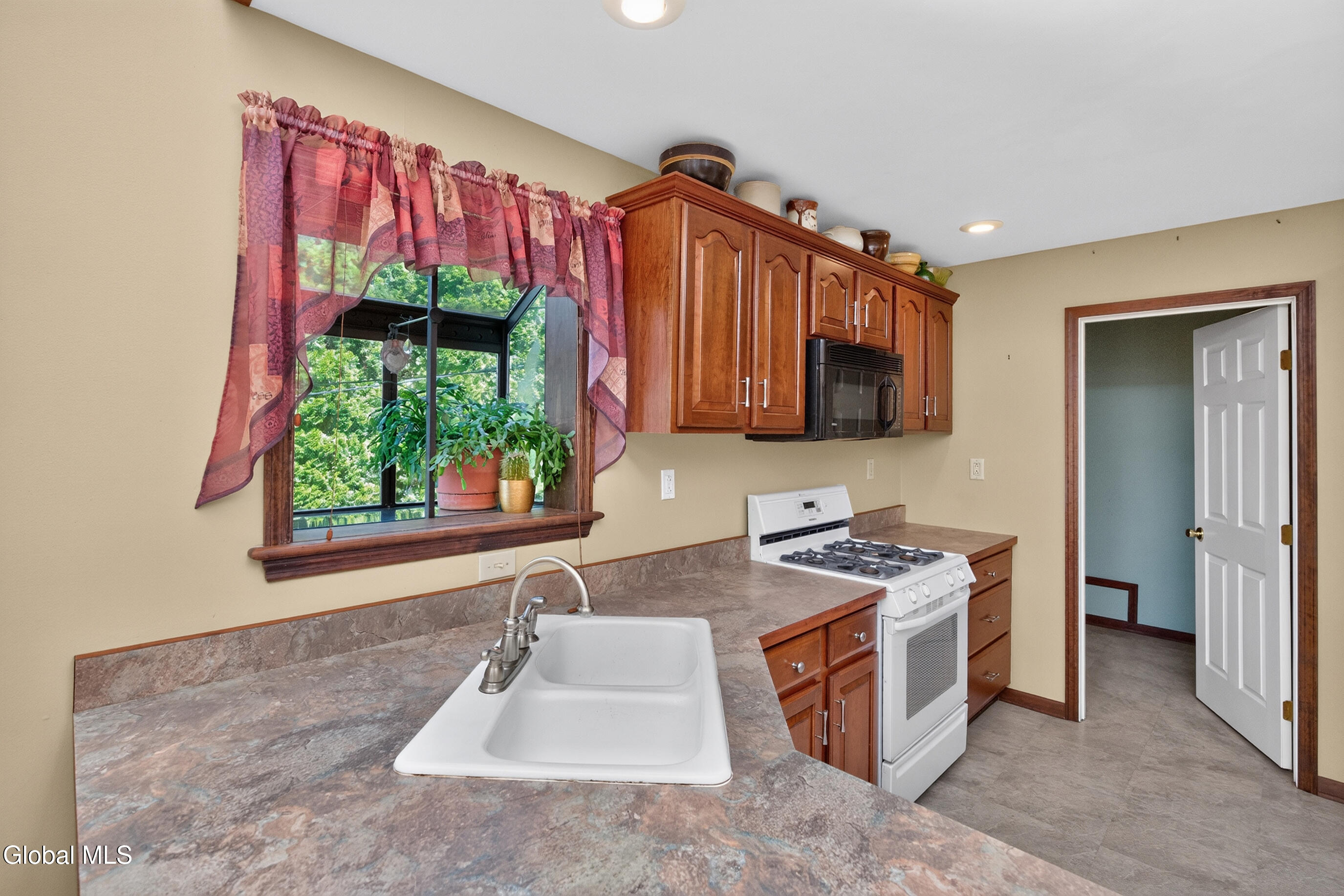 3016 South Shore Drive, West Galway NY 12086