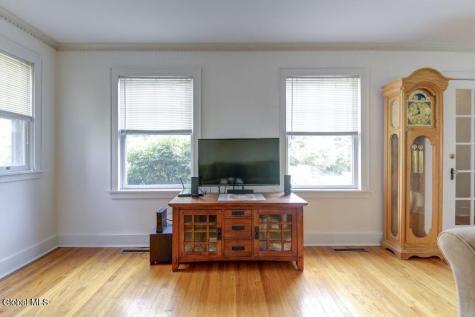 1974 Nott Street Niskayuna NY 12309