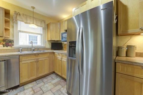 1974 Nott Street Niskayuna NY 12309