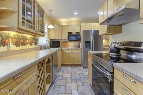 1974 Nott Street Niskayuna NY 12309