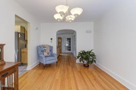 1974 Nott Street Niskayuna NY 12309