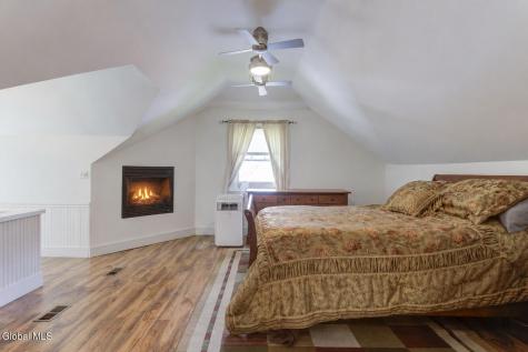 1974 Nott Street Niskayuna NY 12309
