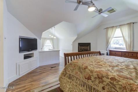 1974 Nott Street Niskayuna NY 12309