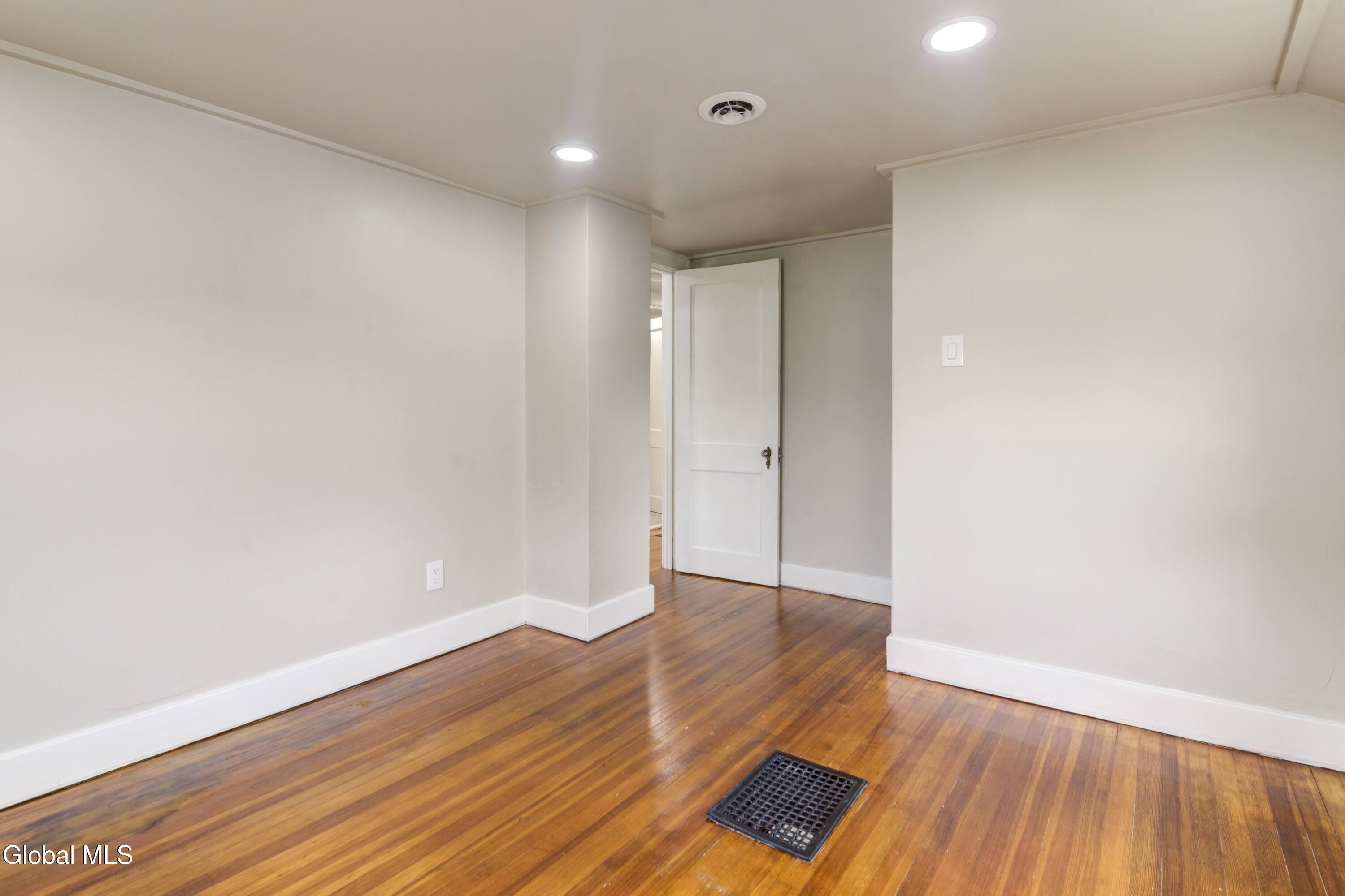 32 Fullerton Avenue Schenectady NY 12304