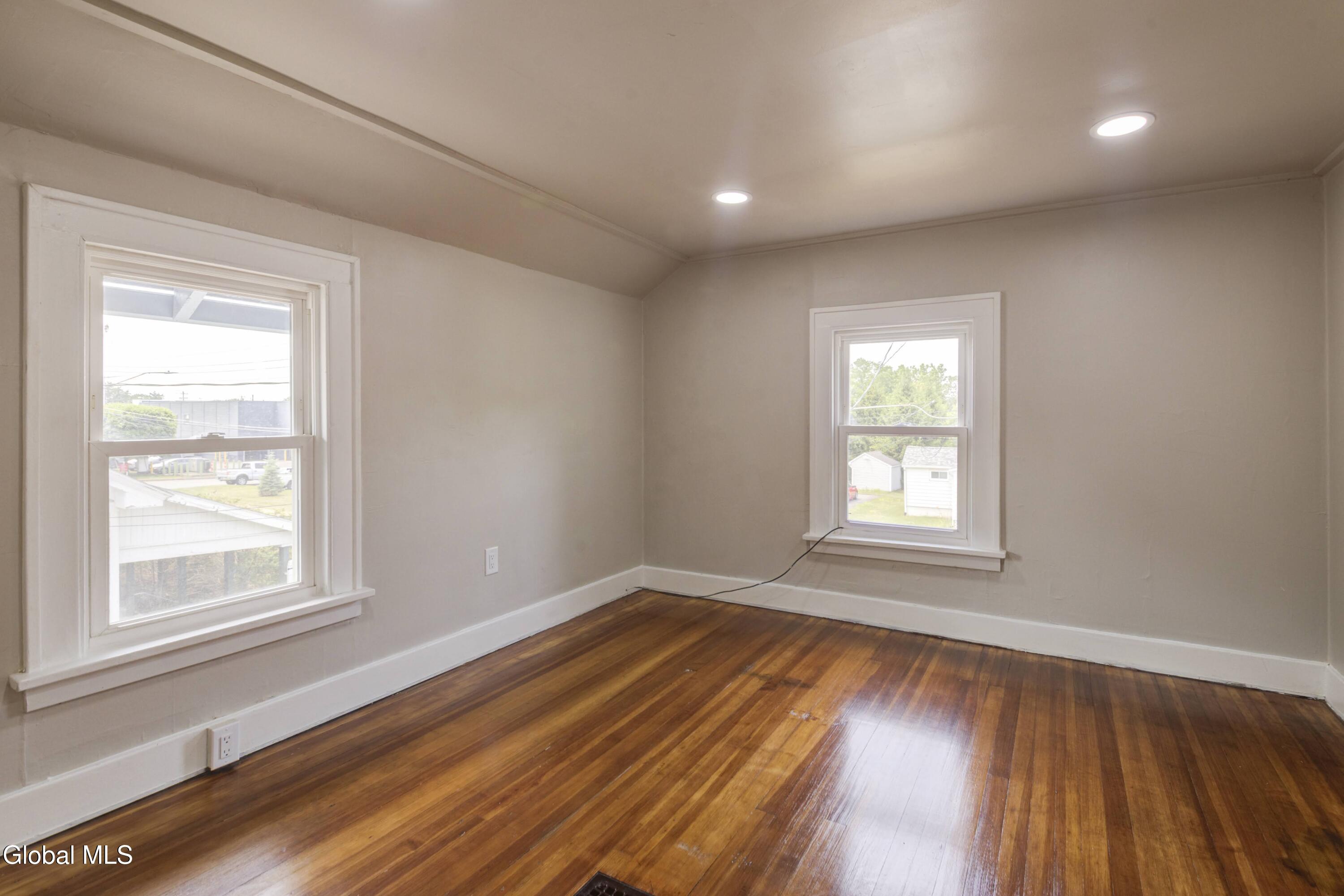 32 Fullerton Avenue Schenectady NY 12304
