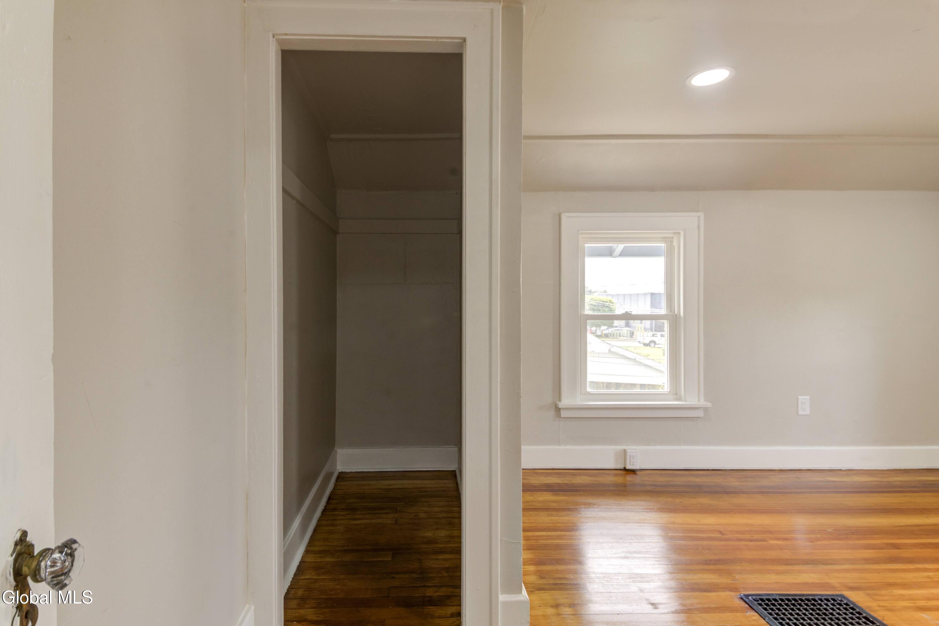 32 Fullerton Avenue Schenectady NY 12304
