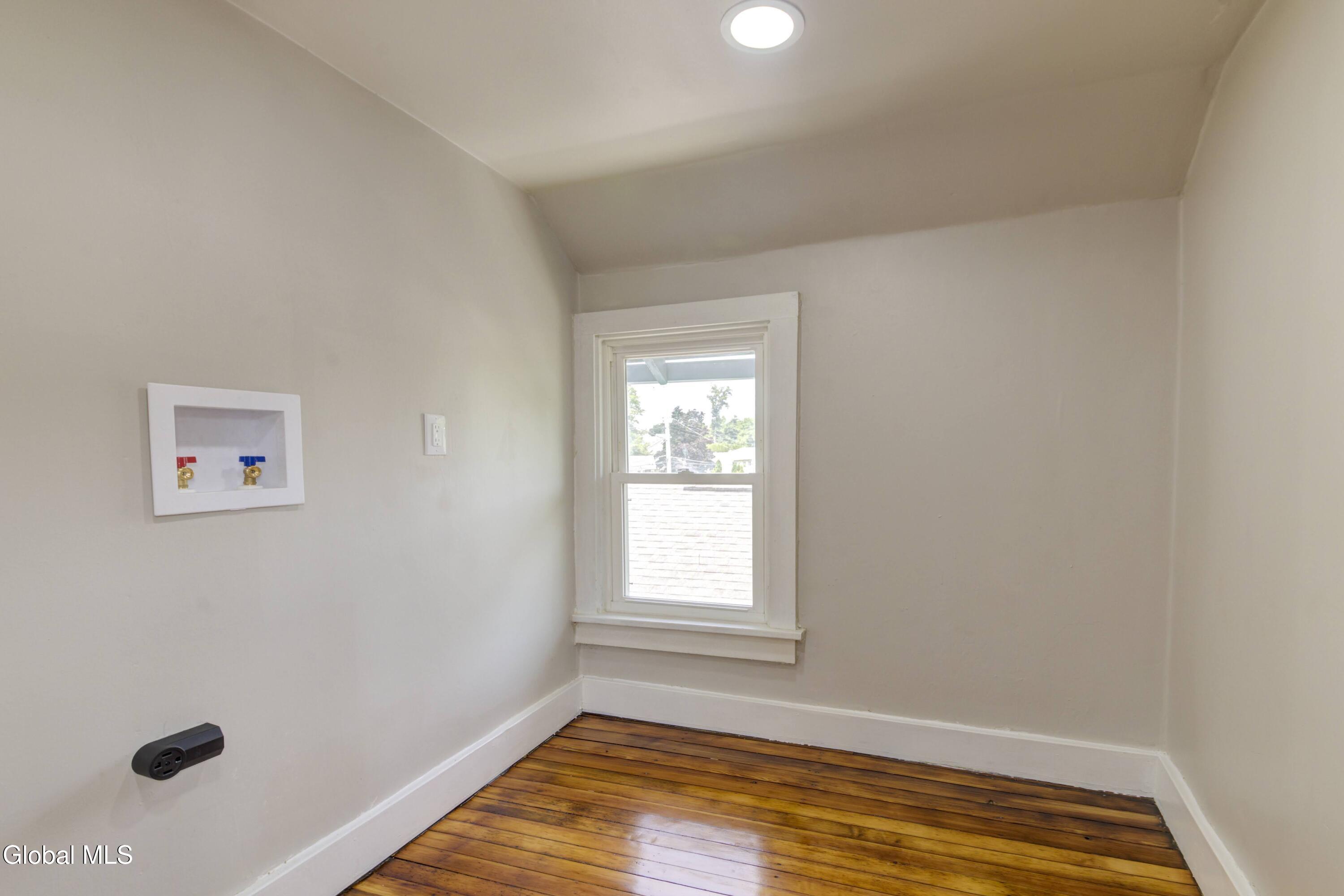 32 Fullerton Avenue Schenectady NY 12304