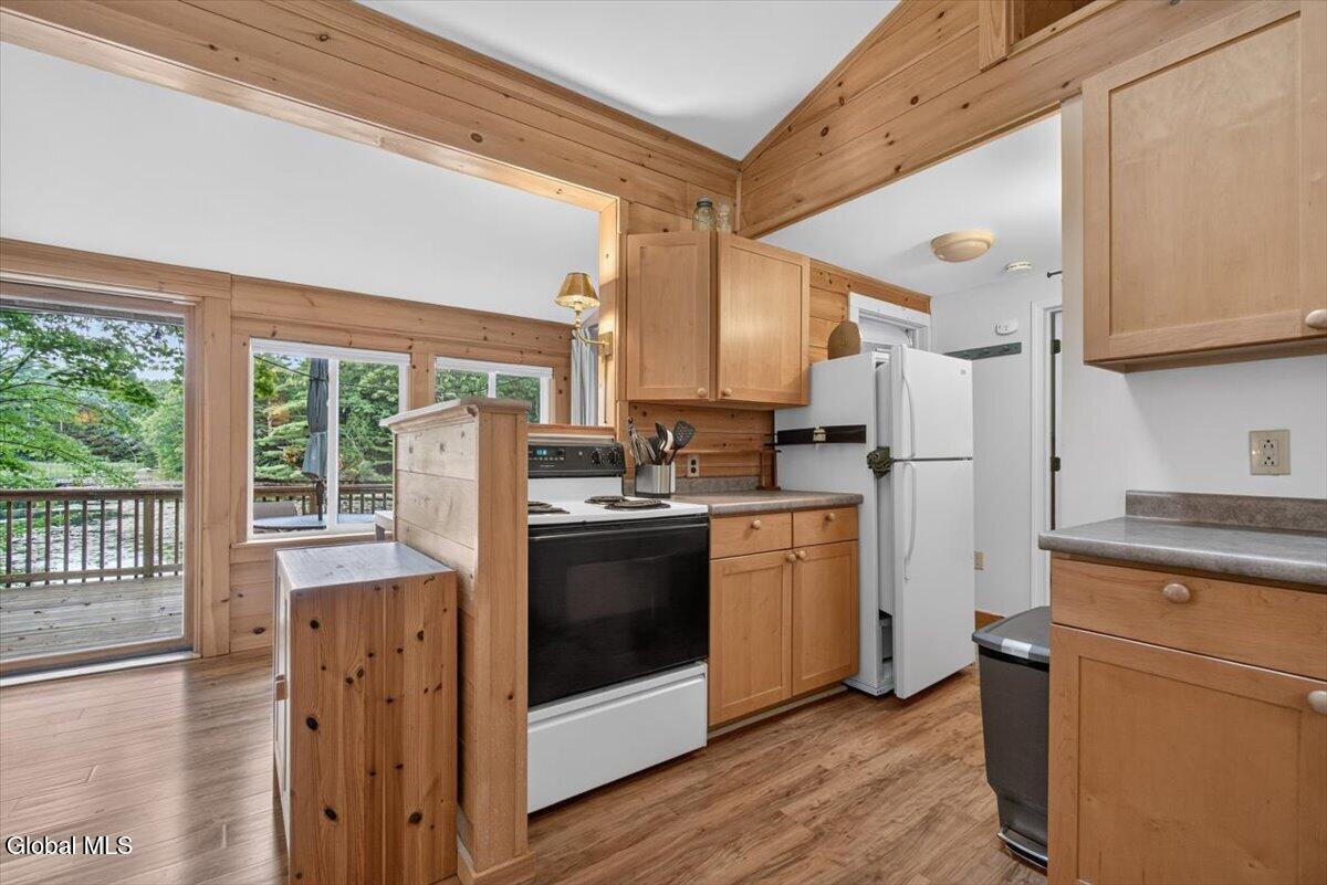 50 Lake Camp Way Cropseyville NY 12052