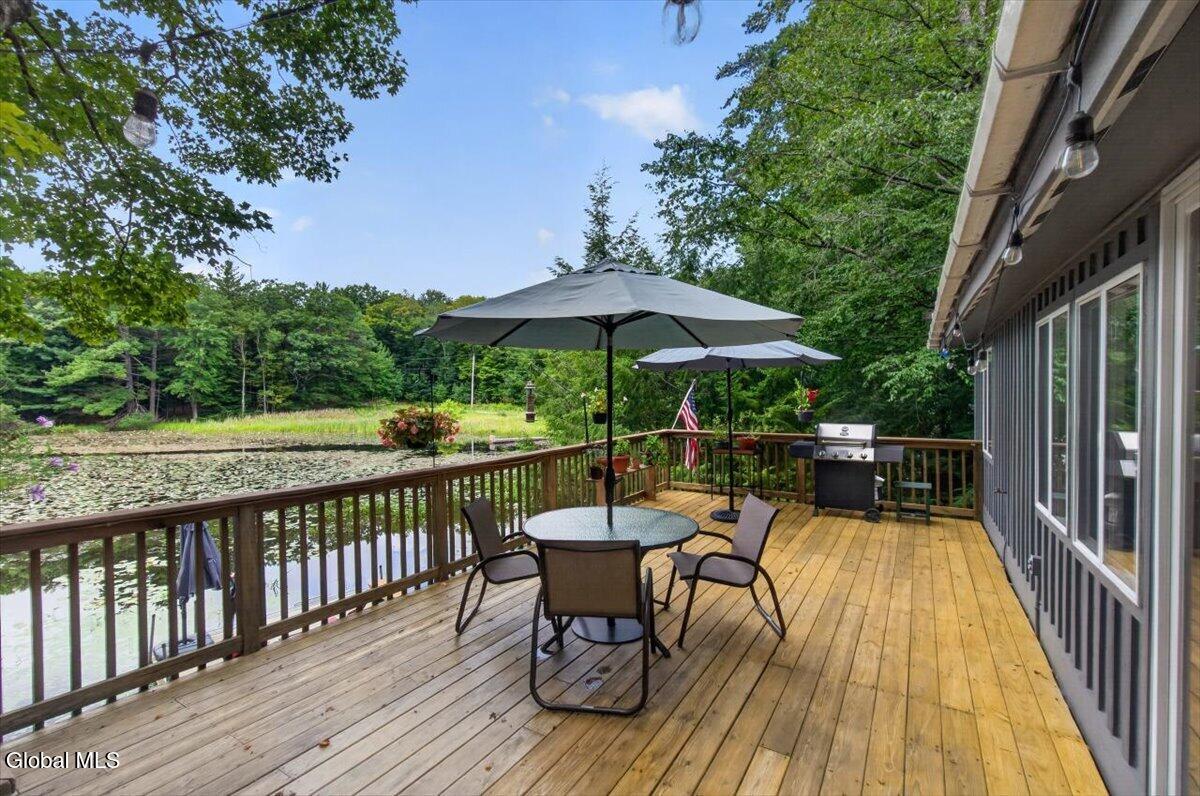 50 Lake Camp Way Cropseyville NY 12052