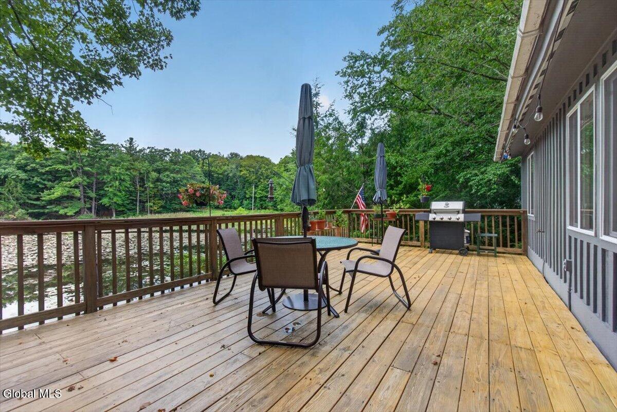 50 Lake Camp Way Cropseyville NY 12052