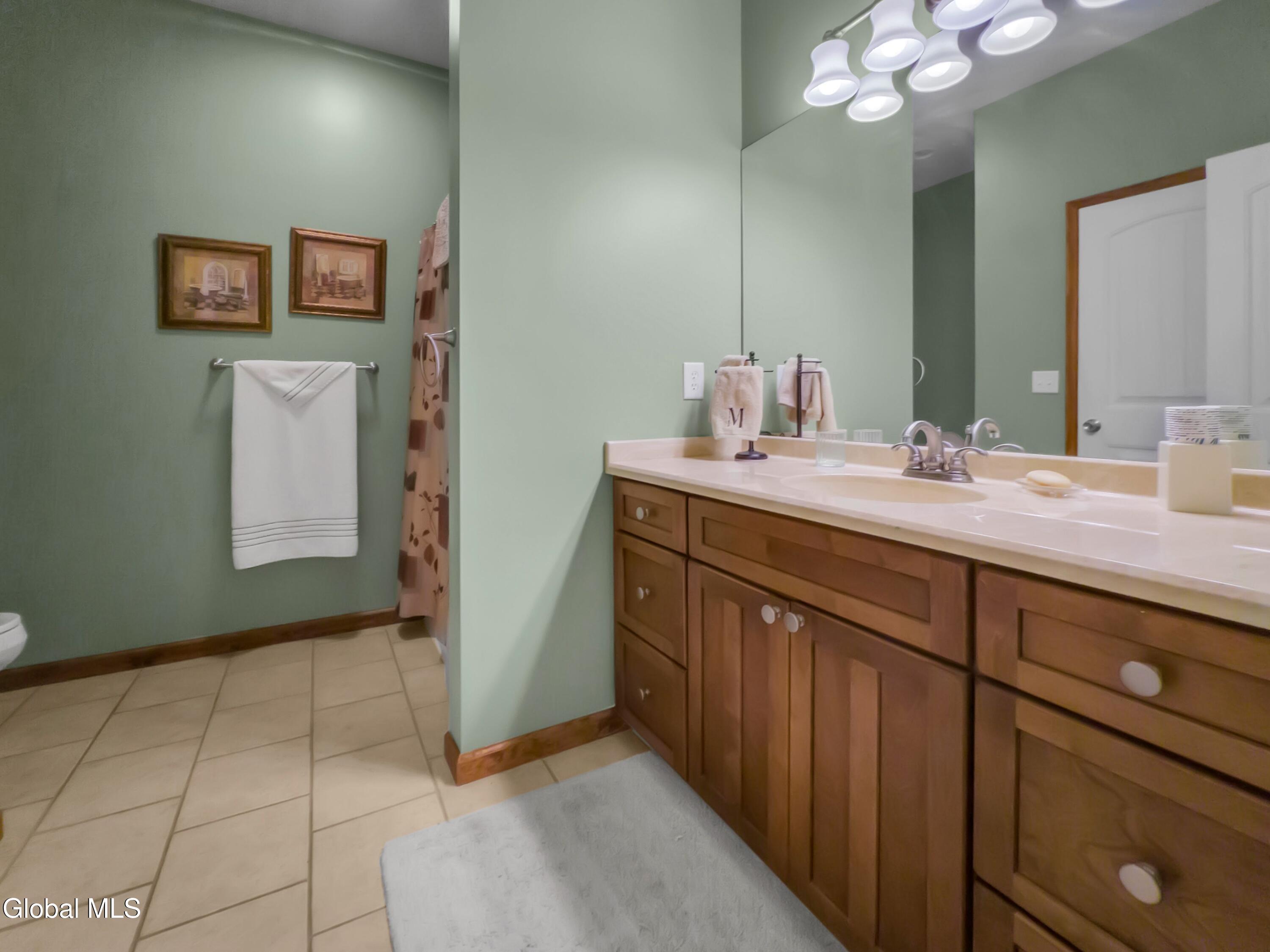 33 Maid Marion Way Queensbury NY 12804