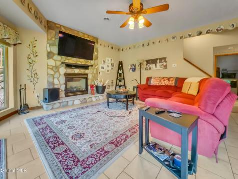 33 Maid Marion Way Queensbury NY 12804