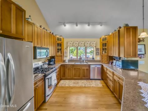 33 Maid Marion Way Queensbury NY 12804
