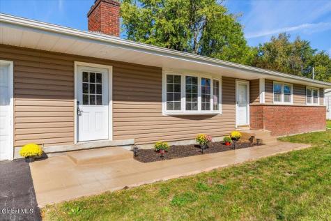 82 N Lincoln Street Mechanicville NY 12118